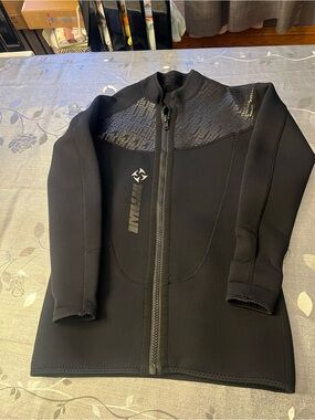 Insignia by Sigvaris Black Front-Zip Neoprene Swim One-Piece Top